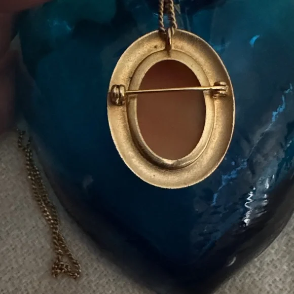 Gold and Cream Cameo Broach with chain - Picture 2 of 2